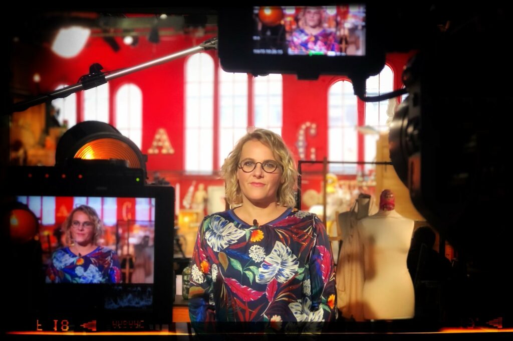 Enora Alix dans l'émission Affaire Conclue sur France 2